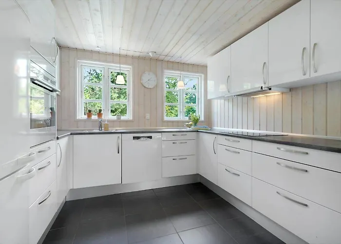 8836-glesborg-enebaervej-14 * Glesborg